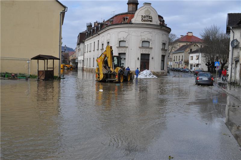 U Hrvatskoj Kostajnici poplavila Una