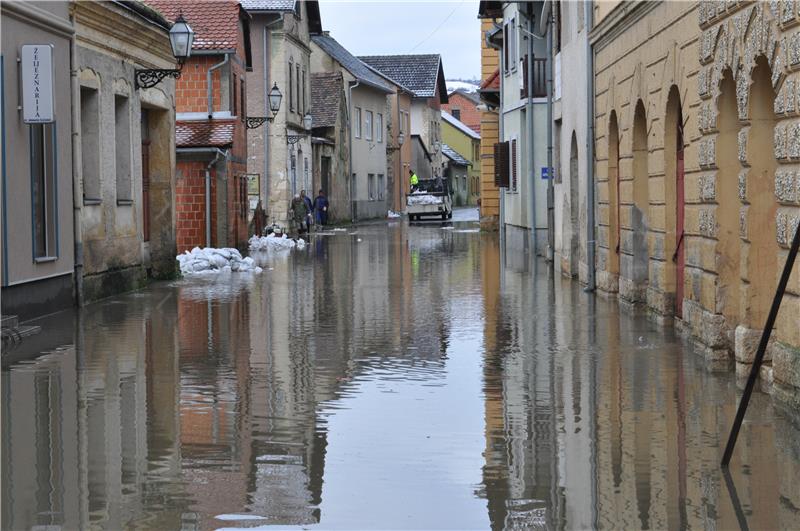 U Hrvatskoj Kostajnici poplavila Una