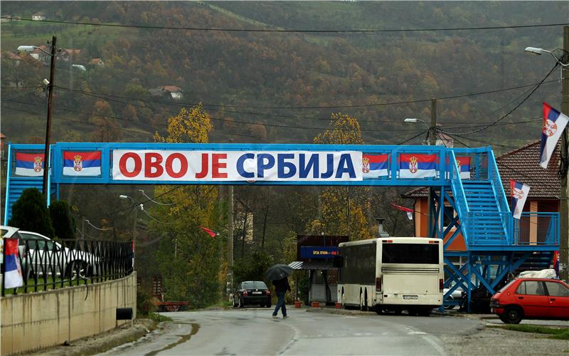 Srbi na Kosovu blokiraju ceste, sukobili se s policijom