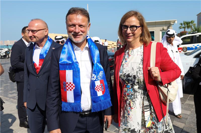 SP KATAR: Jandroković i Radman posjetili hrvatske nogometaše u Dohi