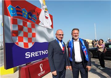 SP KATAR: Jandroković i Radman posjetili hrvatske nogometaše u Dohi