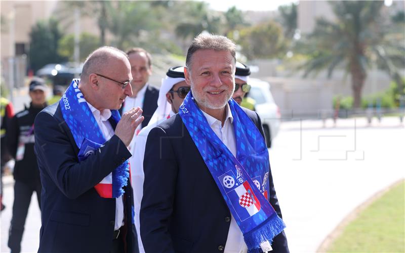 SP KATAR: Jandroković i Radman posjetili hrvatske nogometaše u Dohi