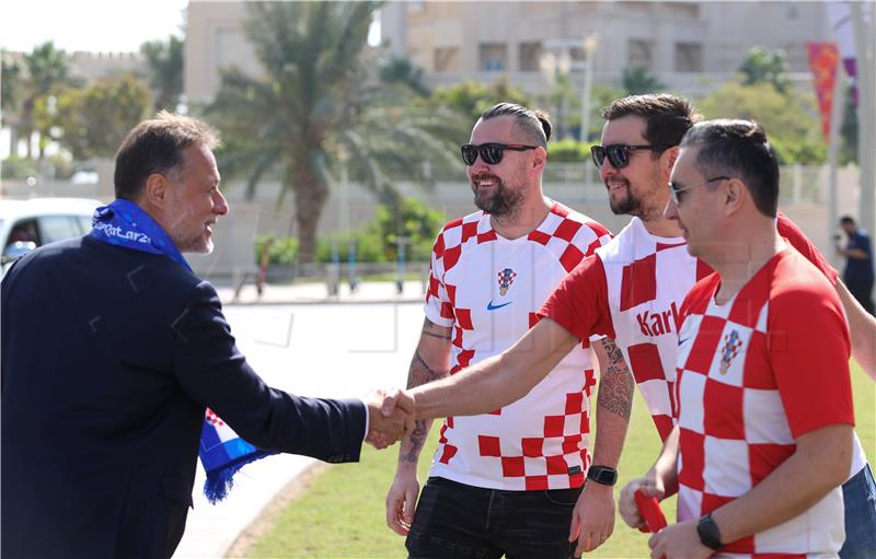 SP KATAR: Jandroković i Radman posjetili hrvatske nogometaše u Dohi