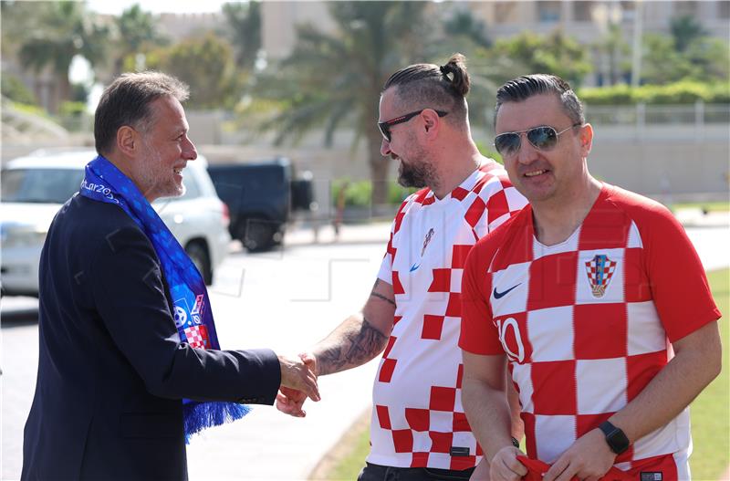 SP KATAR: Jandroković i Radman posjetili hrvatske nogometaše u Dohi