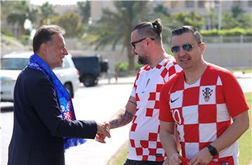 SP KATAR: Jandroković i Radman posjetili hrvatske nogometaše u Dohi
