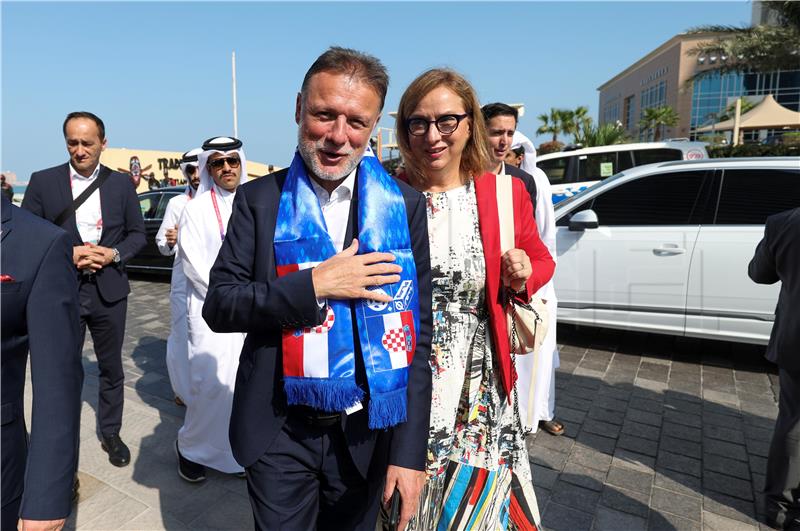 SP KATAR: Jandroković i Radman posjetili hrvatske nogometaše u Dohi