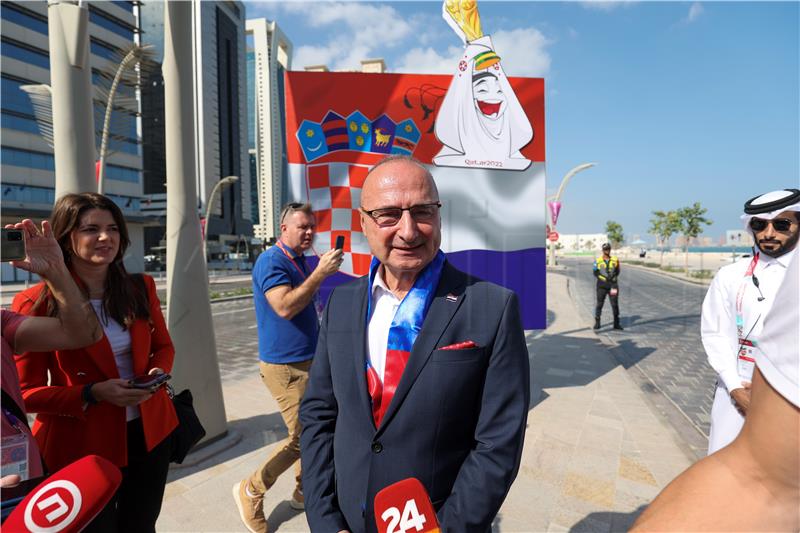 SP KATAR: Jandroković i Radman posjetili hrvatske nogometaše u Dohi