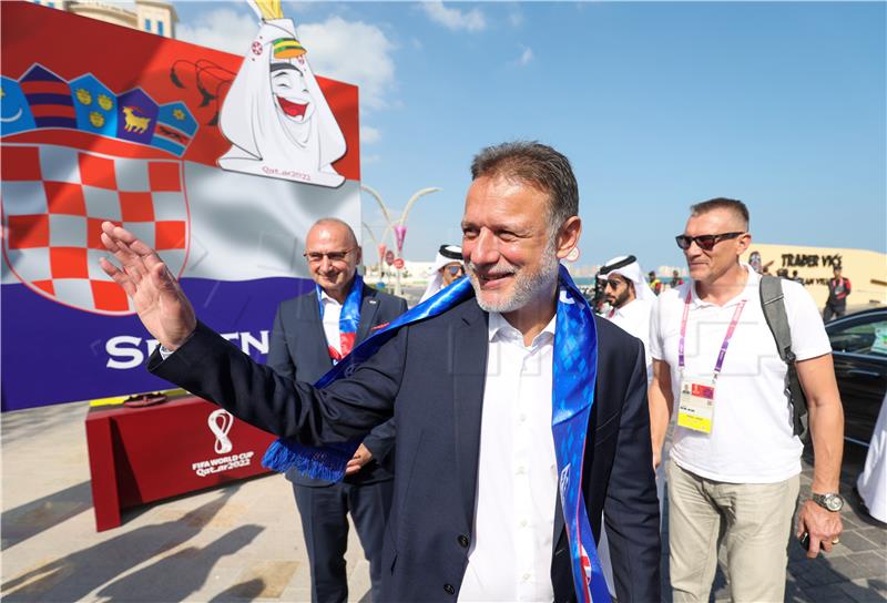 SP KATAR: Jandroković i Radman posjetili hrvatske nogometaše u Dohi