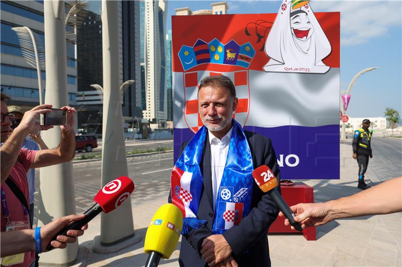 SP KATAR: Jandroković i Radman posjetili hrvatske nogometaše u Dohi