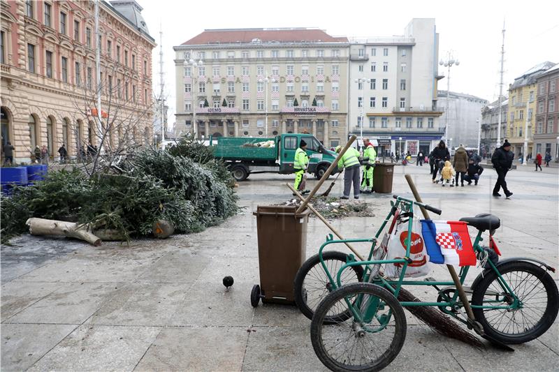 Na Trgu bana Jelačića pripreme za gledanje polufinalne utakmice