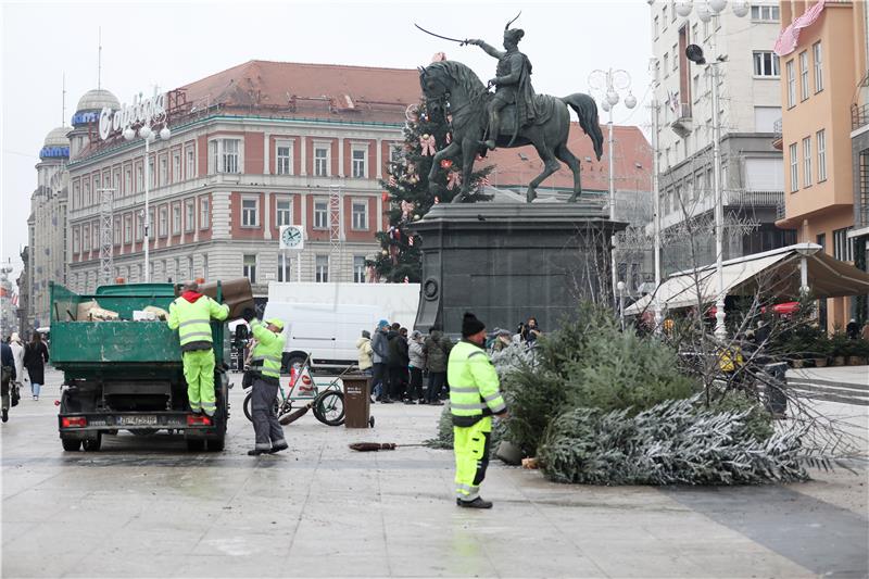 Na Trgu bana Jelačića pripreme za gledanje polufinalne utakmice