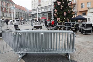 Na Trgu bana Jelačića pripreme za gledanje polufinalne utakmice