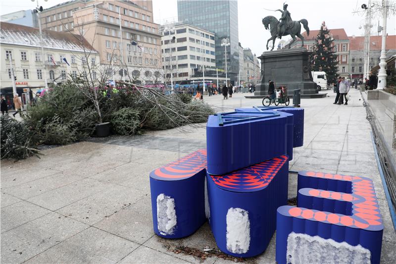 Na Trgu bana Jelačića pripreme za gledanje polufinalne utakmice