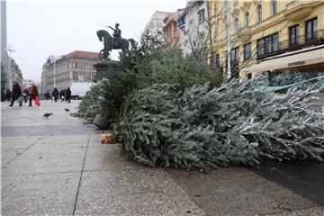 Na Trgu bana Jelačića pripreme za gledanje polufinalne utakmice