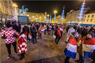 Trg bana Jelačića uoči polufinalne utakmice na SP Katar Hrvatska - Argentina