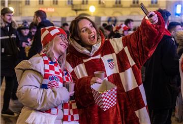 Trg bana Jelačića uoči polufinalne utakmice na SP Katar Hrvatska - Argentina