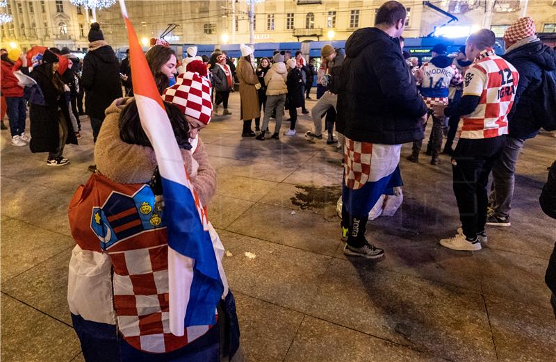 Trg bana Jelačića uoči polufinalne utakmice na SP Katar Hrvatska - Argentina