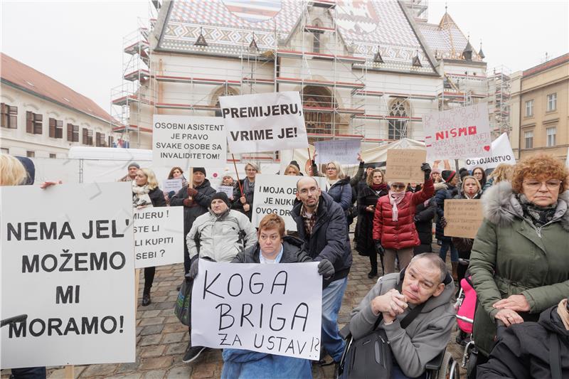 Prosvjed osoba s invaliditetom i obitelji djece s teškoćama u razvoju