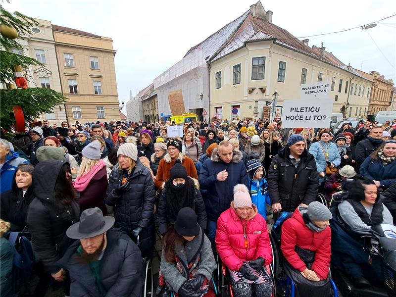 Prosvjed osoba s invaliditetom i obitelji djece s teškoćama u razvoju