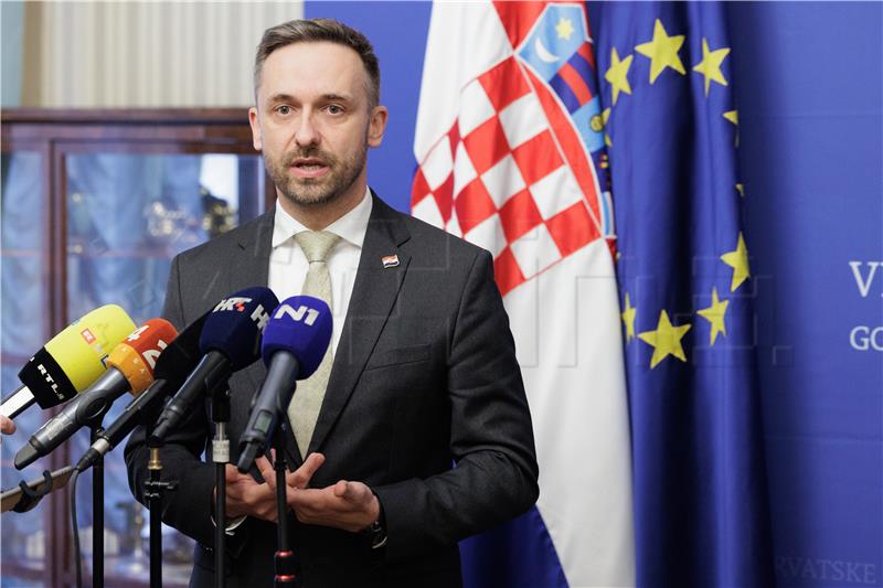 Konferencija za medije ministra Piletića