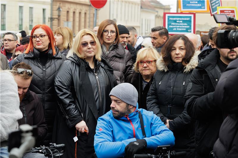 Prosvjed osoba s invaliditetom i obitelji djece s teškoćama u razvoju