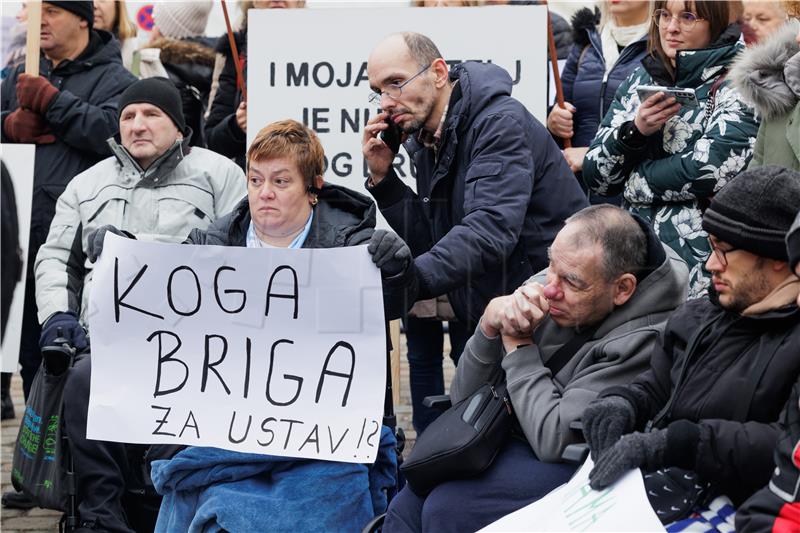 Prosvjed osoba s invaliditetom i obitelji djece s teškoćama u razvoju