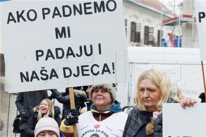 Prosvjed osoba s invaliditetom i obitelji djece s teškoćama u razvoju