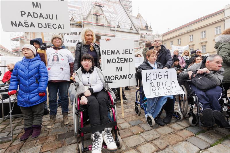 Prosvjed osoba s invaliditetom i obitelji djece s teškoćama u razvoju