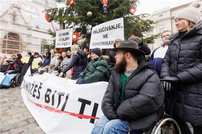 Prosvjed osoba s invaliditetom i obitelji djece s teškoćama u razvoju