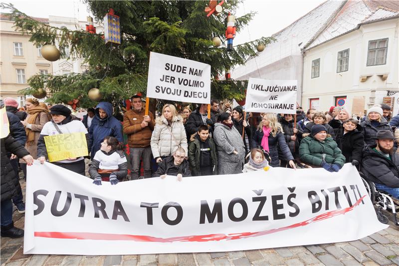 Prosvjed osoba s invaliditetom i obitelji djece s teškoćama u razvoju