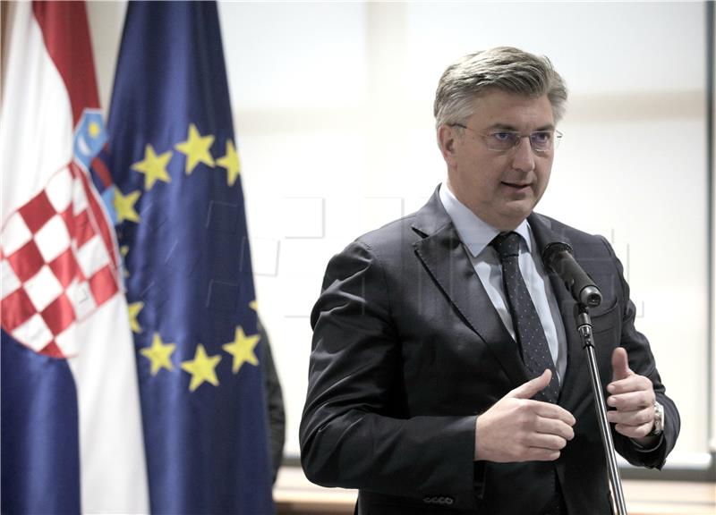 Plenković: Zastupnici koji su glasali protiv EUMAM-a su politički patuljci