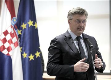 Plenković: Zastupnici koji su glasali protiv EUMAM-a su politički patuljci