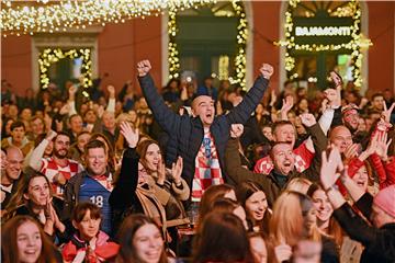 Split: Gledanje utakmice Hrvatska - Maroko