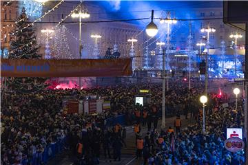 Navijači se skupljaju na glavnom zagrebačkom trgu