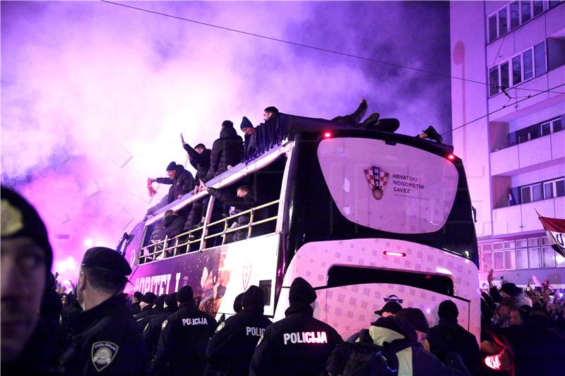 Autobus s Vatrenima u Savskoj ulici