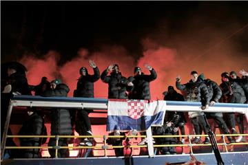 Autobus s Vatrenima na Trgu Republike Hrvatske