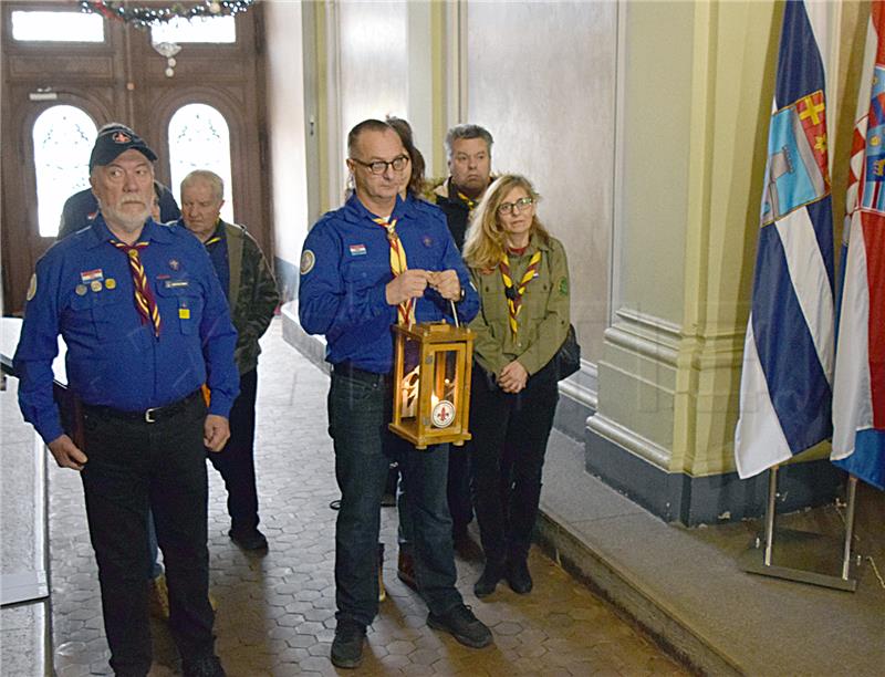  Članovi izviđača s područja Osječko-baranjske županije donijeli Betlehemsko svjetlo