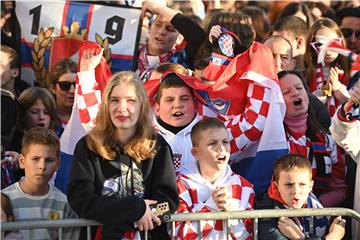 Atmosfera na splitskoj rivi uoči dočeka šestorice  hrvatskih reprezentativaca 