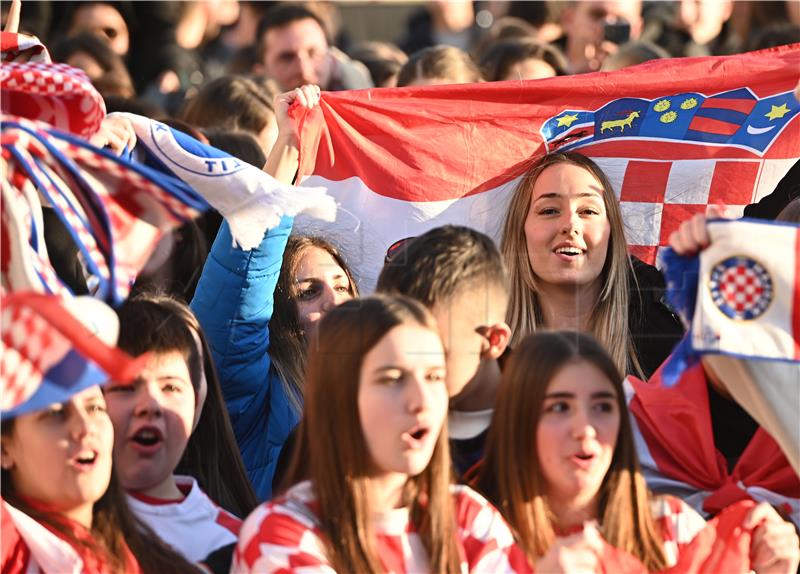 Atmosfera na splitskoj rivi uoči dočeka šestorice  hrvatskih reprezentativaca 