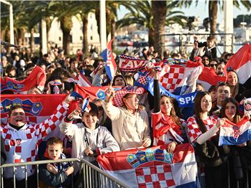 Atmosfera na splitskoj rivi uoči dočeka šestorice  hrvatskih reprezentativaca 