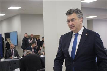 Plenković: Vjerujem da će se u lancu smanjenja cijena svi ponašati fer