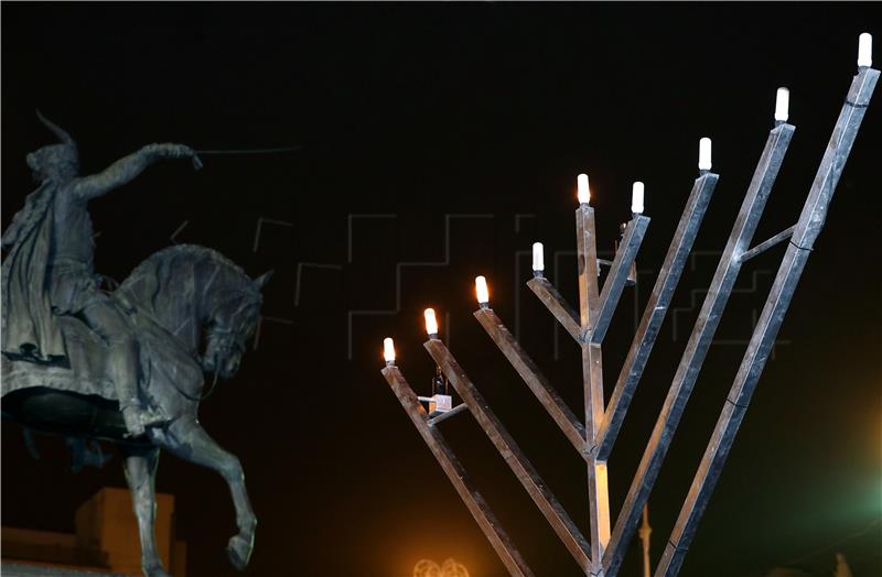 Deputy mayor, rabbi light first candle on menorah in Zagreb's main square