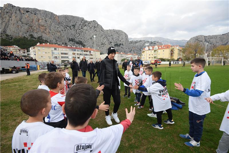 Doček Ivana Perišića u Omišu