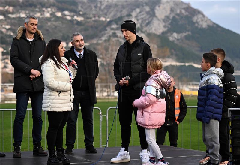 Doček Ivana Perišića u Omišu