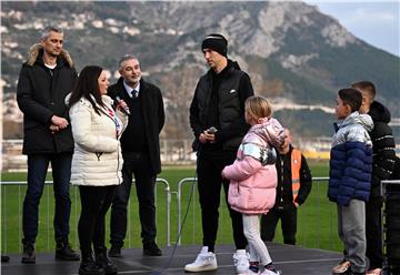 Doček Ivana Perišića u Omišu