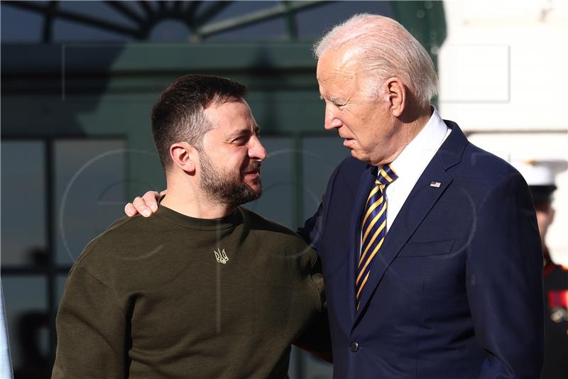 Zelenskij stigao u Bijelu kuću gdje ga je primio Biden