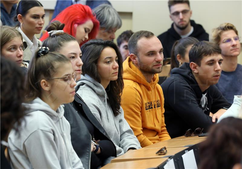 Za hrvatske studente izvan Hrvatske 1150 stipendija, 150 više nego lani