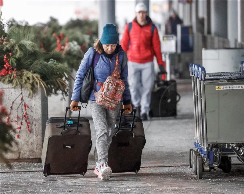 Zbog zimske oluje, aviokompanije u SAD-u uoči blagdana otkazale 4.400 letova