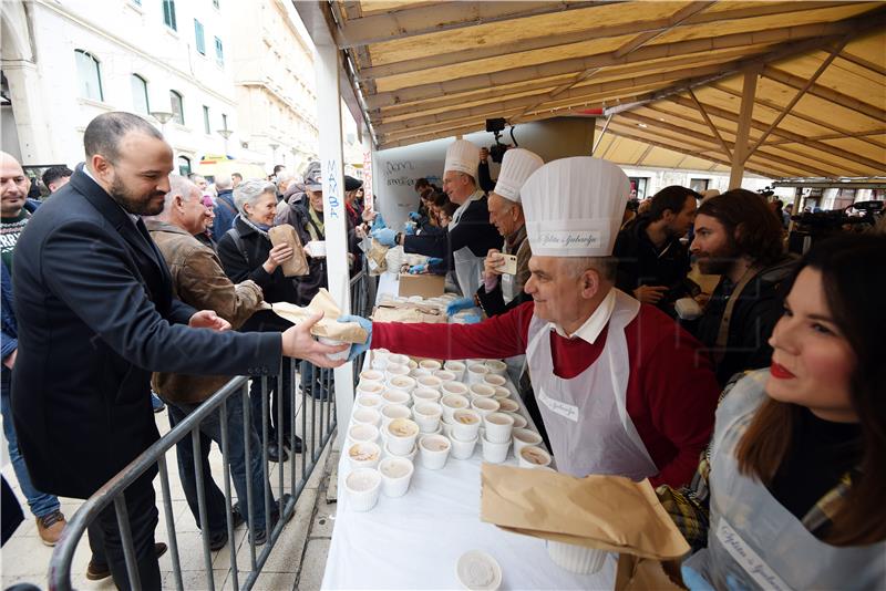 Split: Podjela bakalara na splitskoj Peškariji