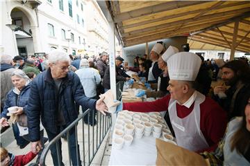 Split: Podjela bakalara na splitskoj Peškariji